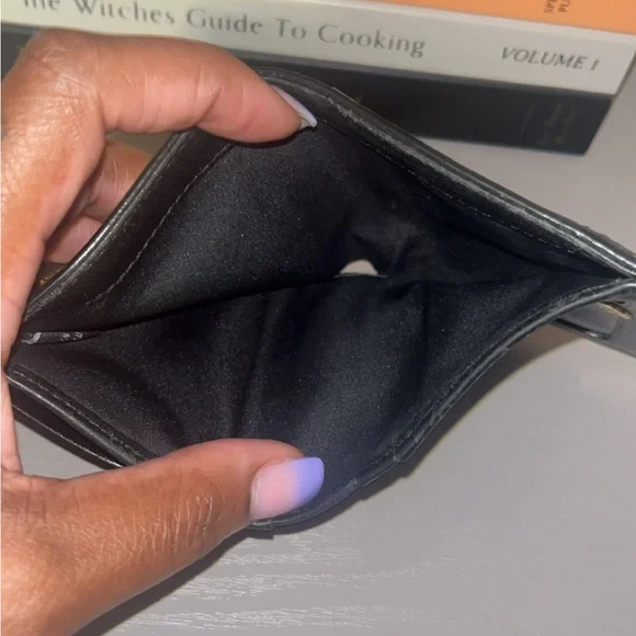 Marc by Marc Jacobs Black Leather Compact Wallet - Picture 4 of 7